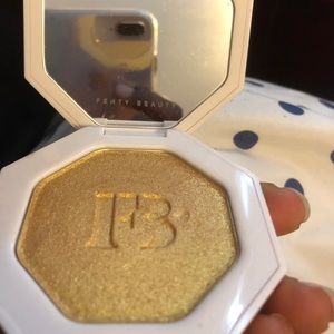 Fenty Beauty KillaWatt Highlighter in Trophy Wife